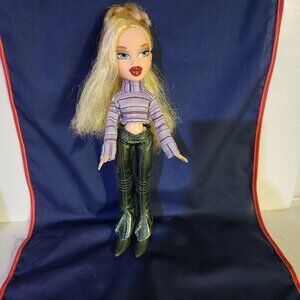 Bratz Doll 2001 Cloe Doll Blonde Hair Blue Eyes Dark Pink Lips Clothes